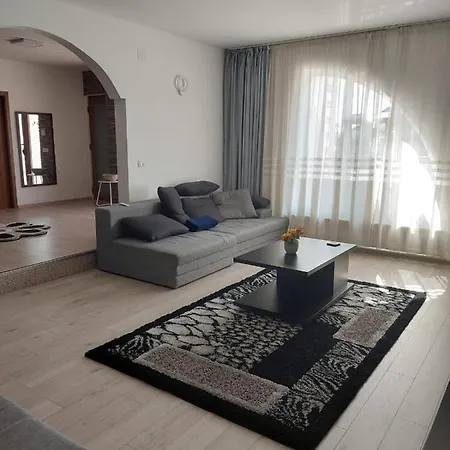 Villa Cozy And Modern House *